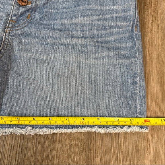 J.Crew Women’s Button Fly Denim Shorts Size 26 Light Wash Raw Hem - Picture 12 of 13